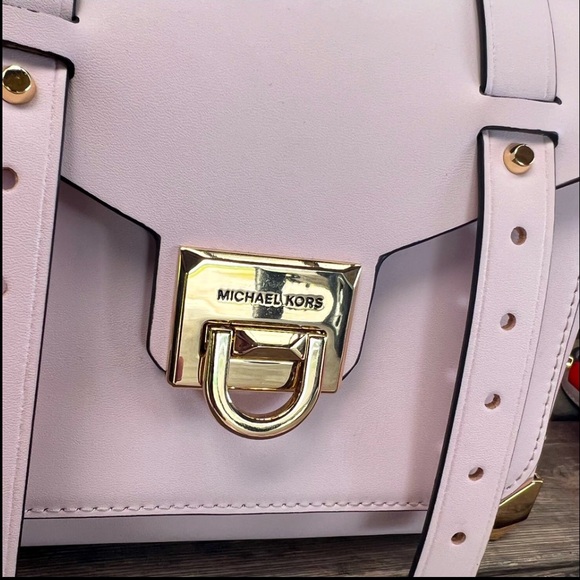 MICHAEL KORS Manhattan
Medium Leather Satchel Handbag in Powder Blush - Picture 6 of 10